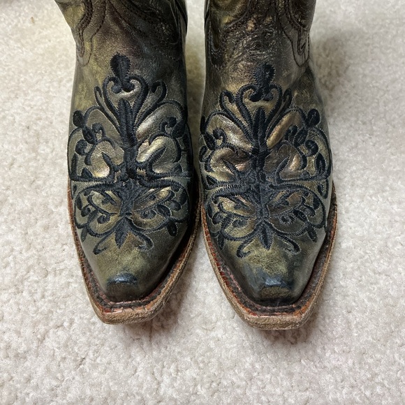 Corral Metallic Gold and Black Embroidered Boots - Picture 2 of 7